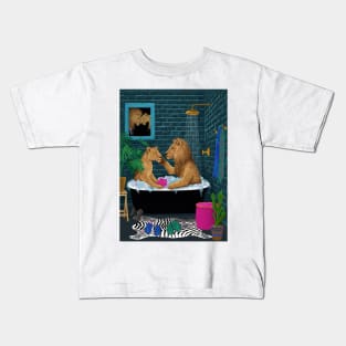 Lions in the bath and in love Kids T-Shirt